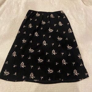 Chic Black Floral A-Line Skirt